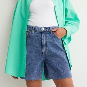 H&M Mom High Waisted Mom Shorts Size 2 Dark Wash